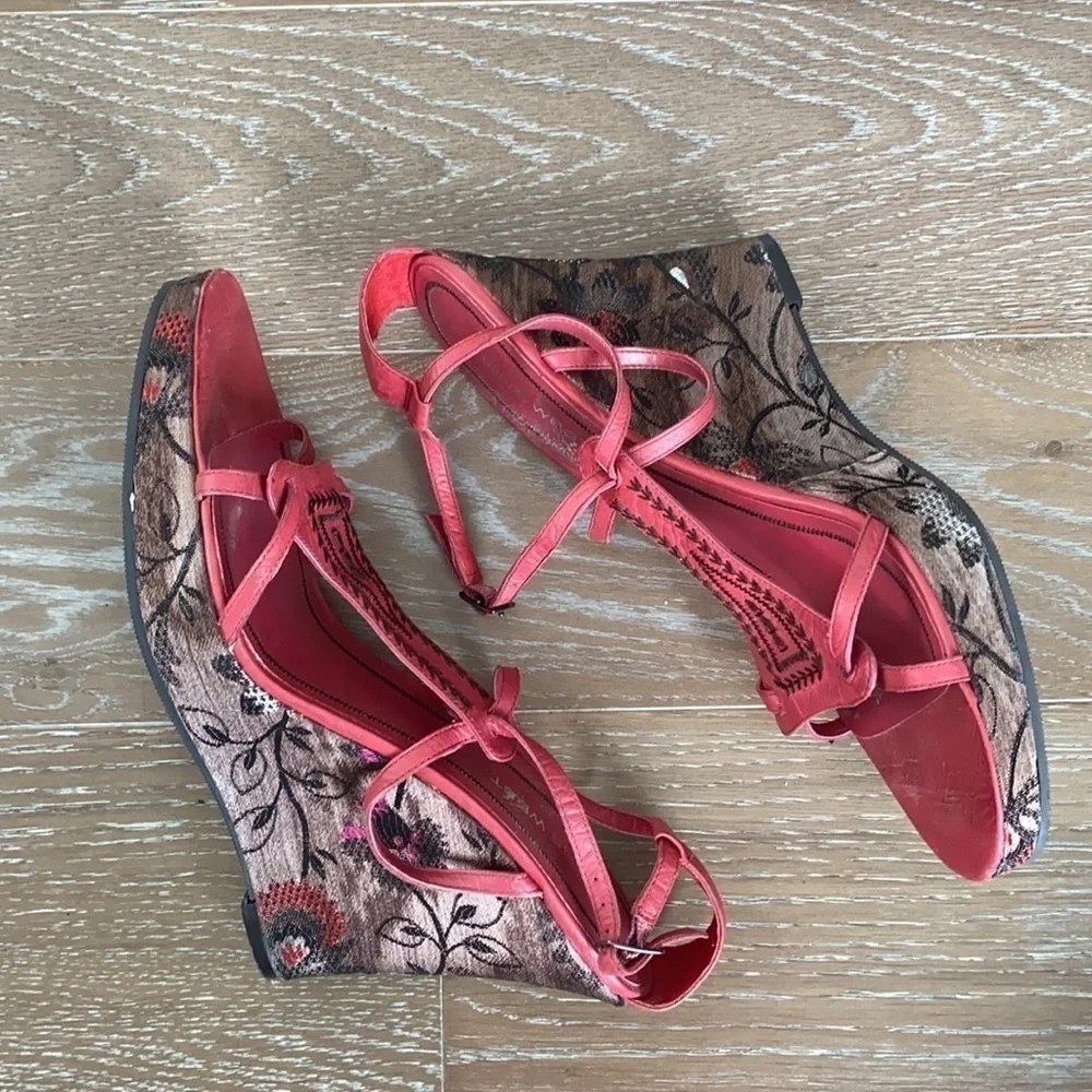 Nine West Embroidered Leather Wedge | 9.5M